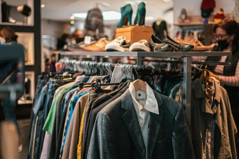 Top 15+ mẫu thiết kế shop quần áo vintage đẹp 9