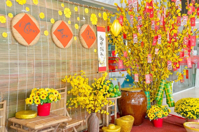 Mẫu trang trí Tết trên bảng hiệu Mẫu trang trí Tết trên bảng hiệu