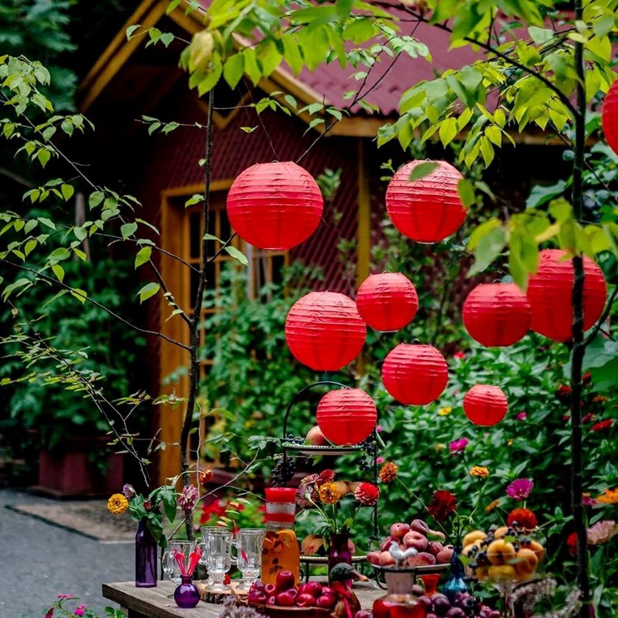 Sử dụng lồng đèn giấy để trang trí cửa hàng Tết Sử dụng lồng đèn giấy để trang trí cửa hàng Tết