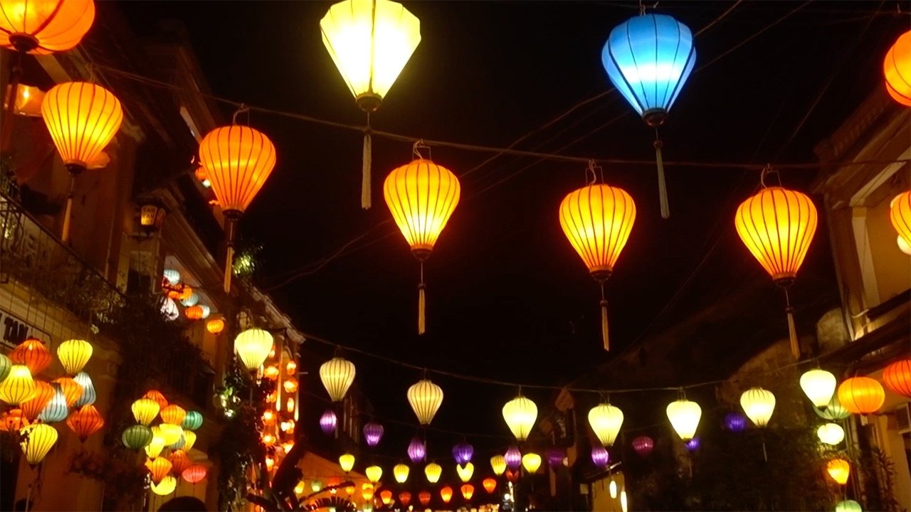 Mẫu lồng đèn giấy để trang trí cửa hàng Tết Mẫu lồng đèn giấy để trang trí cửa hàng Tết