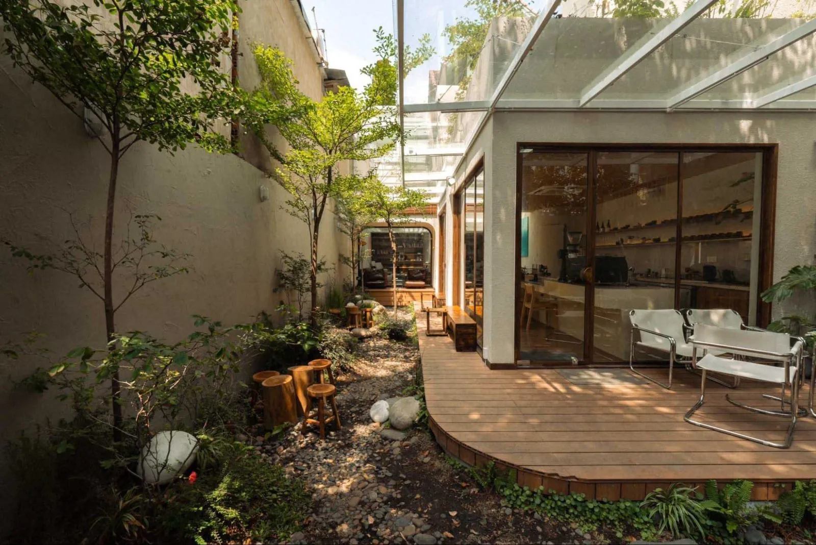 Thiết kế quán cà phê sân vườn phong cách Tropical Garden