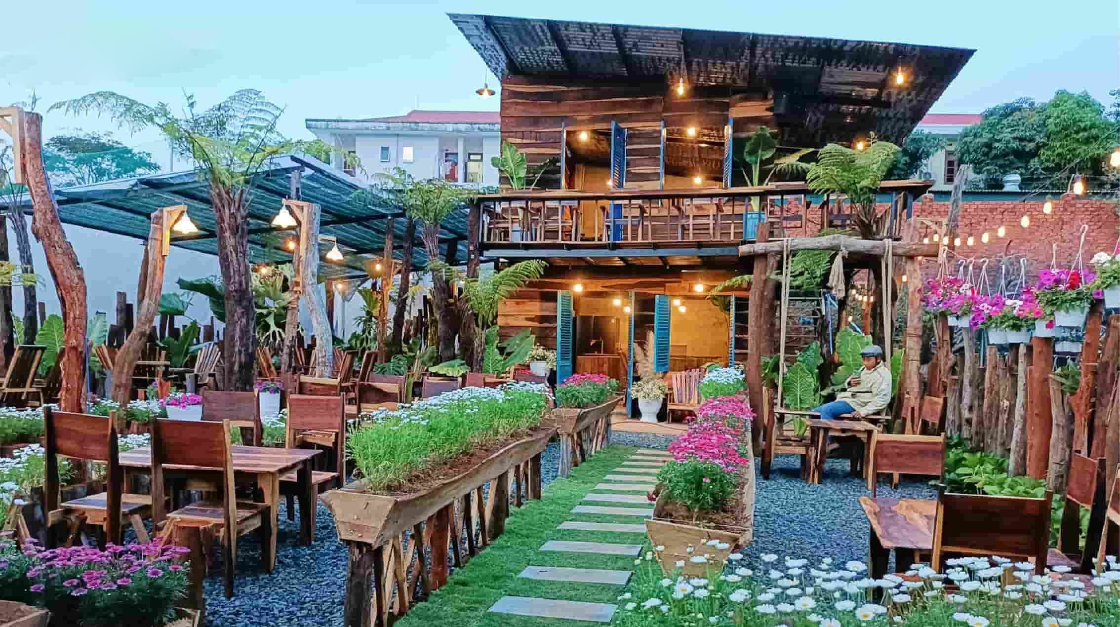 Mẫu thiết kế quán cà phê sân vườn phong cách vintage cổ điển