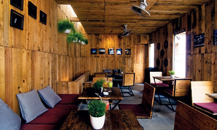 Mẫu thiết kế quán cafe mộc mạc 30m² với chi phí 50 - 100 triệu Mẫu thiết kế quán cafe mộc mạc 30m² với chi phí 50 - 100 triệu