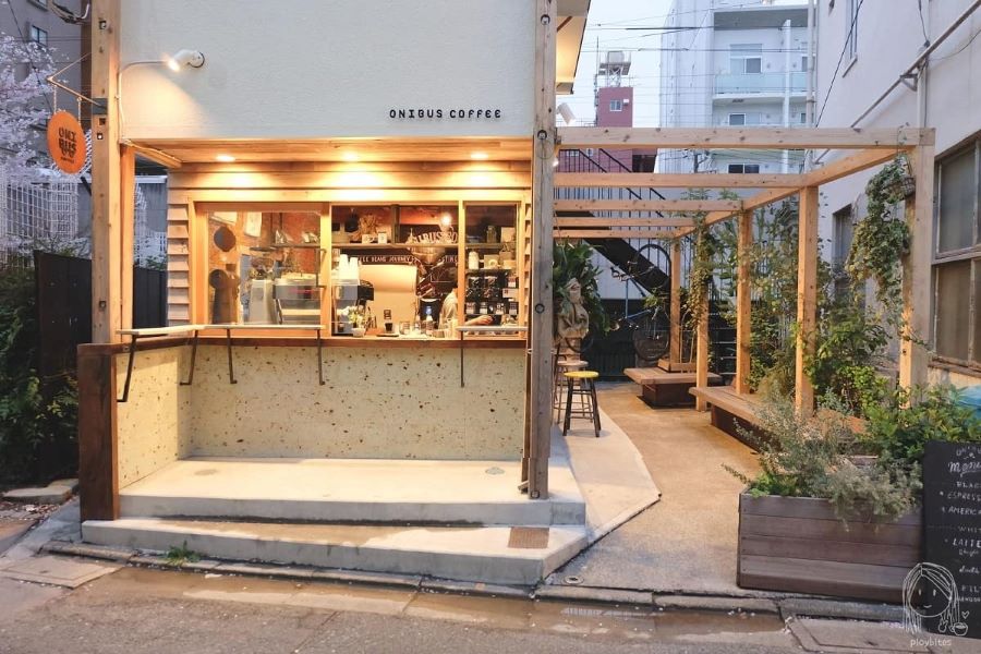 Quán take-away 20m2 với ghế bar cao và không gian mở, lý tưởng cho khu vực đông đúc. Quán take-away 20m2 với ghế bar cao và không gian mở, lý tưởng cho khu vực đông đúc.