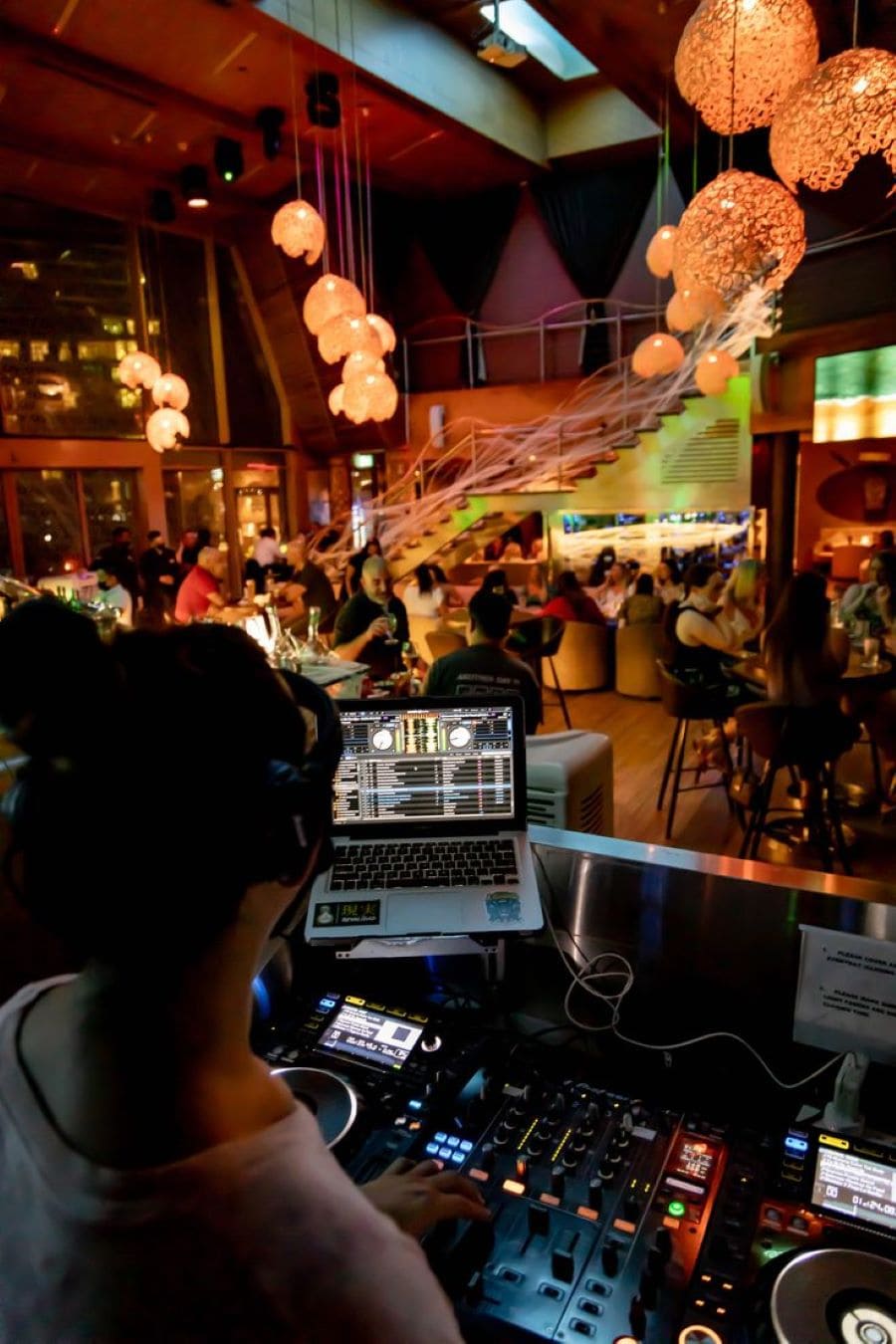 Hệ thống âm thanh đỉnh cao, khuấy động không gian quán cafe DJ Hệ thống âm thanh đỉnh cao, khuấy động không gian quán cafe DJ
