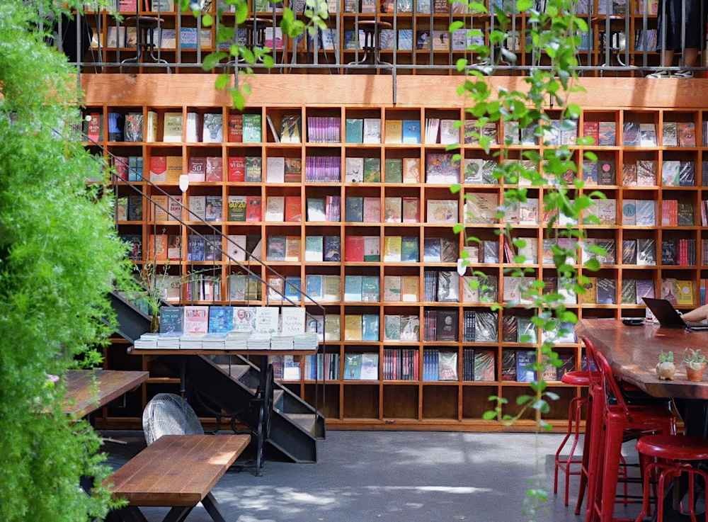 Mẫu thiết kế quán cafe sách đẹp và ấn tượng do Gia Long tổng hợp 2