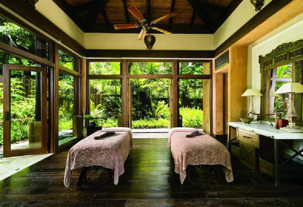 Thiết kế spa phun xăm gần gũi thiên nhiên với cây xanh, tạo không gian thư giãn. Thiết kế spa phun xăm gần gũi thiên nhiên với cây xanh, tạo không gian thư giãn.