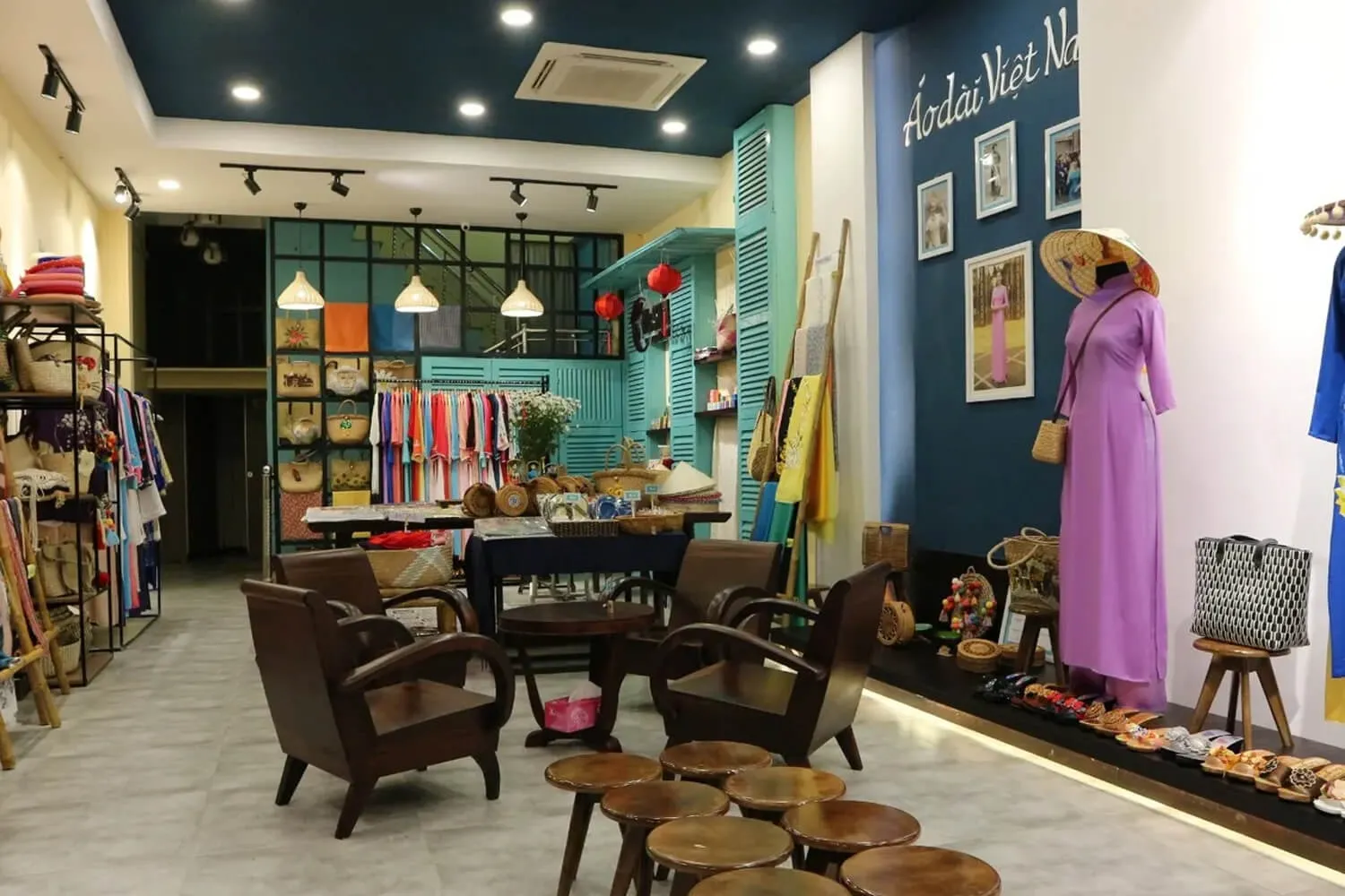 Thiết kế shop áo dài phong cách truyền thống - Mẫu 10 Thiết kế shop áo dài phong cách truyền thống - Mẫu 10