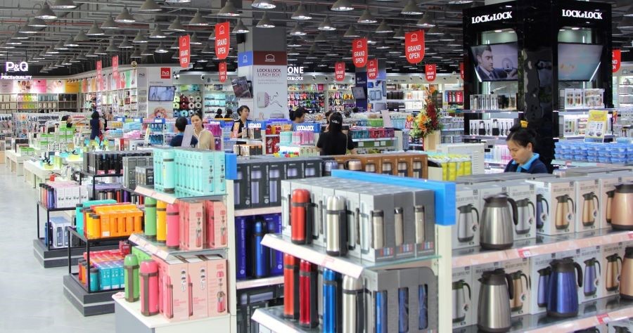 Sắp xếp không gian trưng bày theo từng khu vực rõ ràng Sắp xếp không gian trưng bày theo từng khu vực rõ ràng