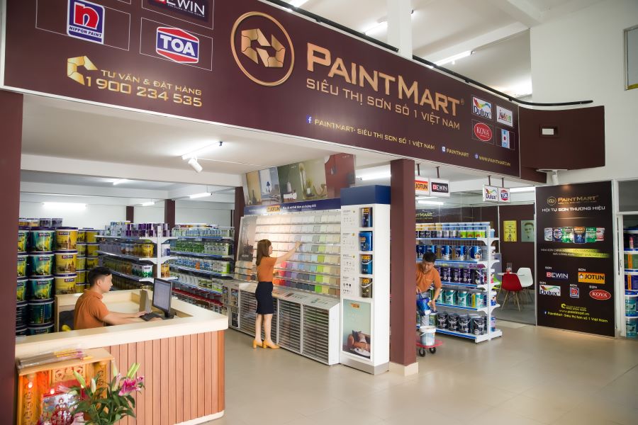 Thiết kế cửa hàng sơn phong cách siêu thị mini với kệ trưng bày khoa học, lối đi rộng rãi Thiết kế cửa hàng sơn phong cách siêu thị mini với kệ trưng bày khoa học, lối đi rộng rãi