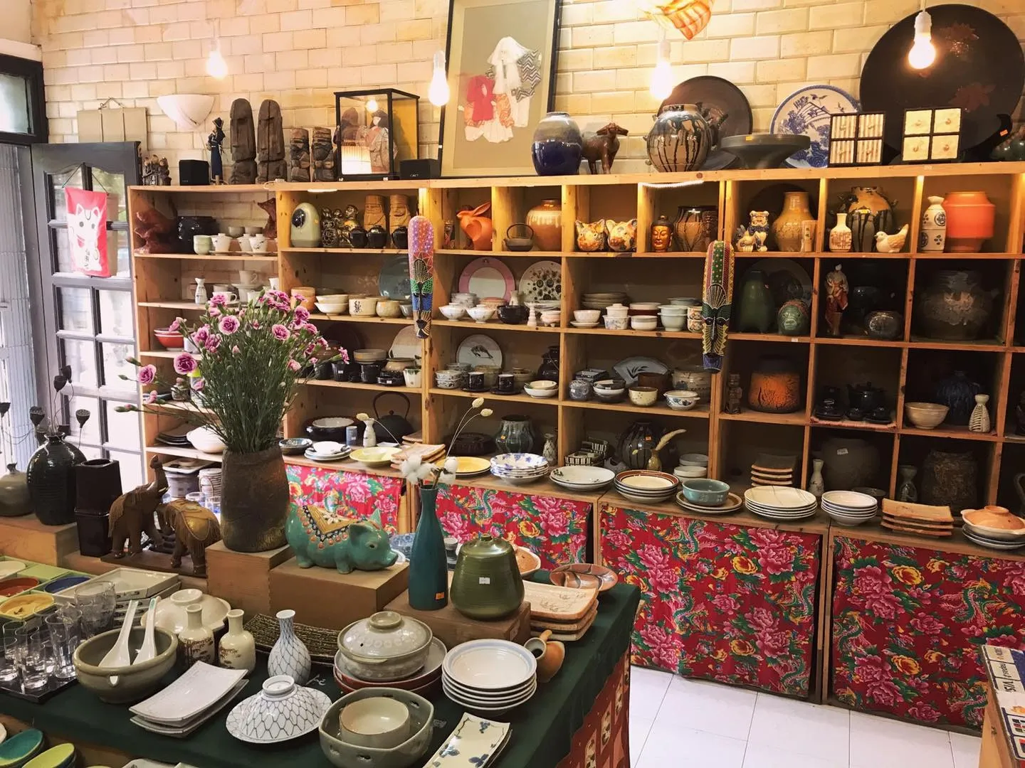 Một số mẫu thiết kế cửa hàng gốm sứ phong cách truyền thống đậm chất Việt 4
