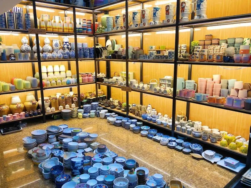 Một số mẫu thiết kế cửa hàng gốm sứ phong cách truyền thống đậm chất Việt 6