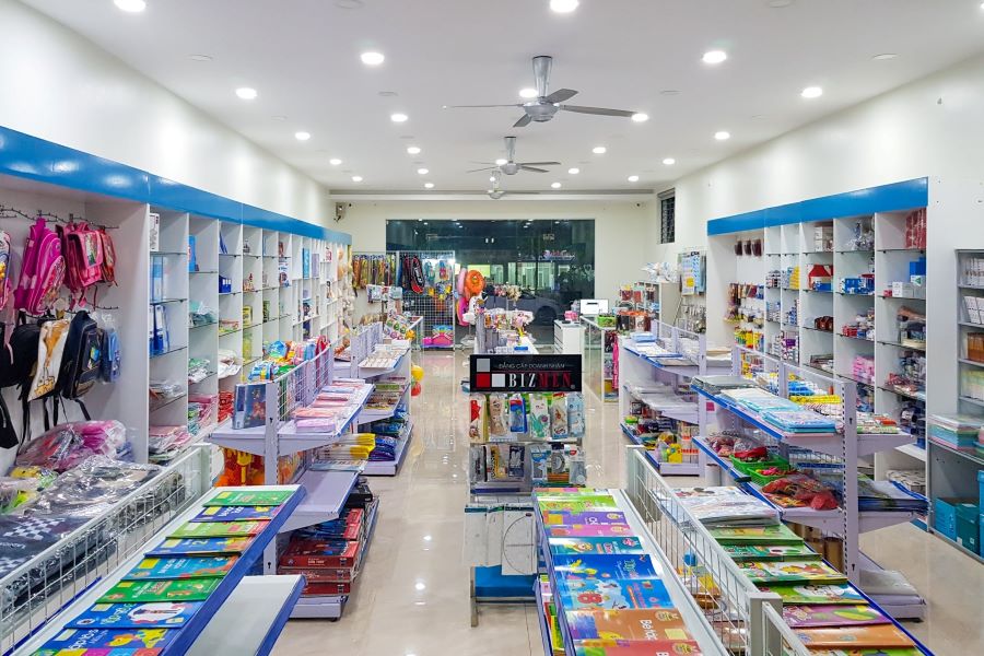 Mẫu thiết kế cửa hàng văn phòng phẩm sáng tạo với màu sắc tươi sáng