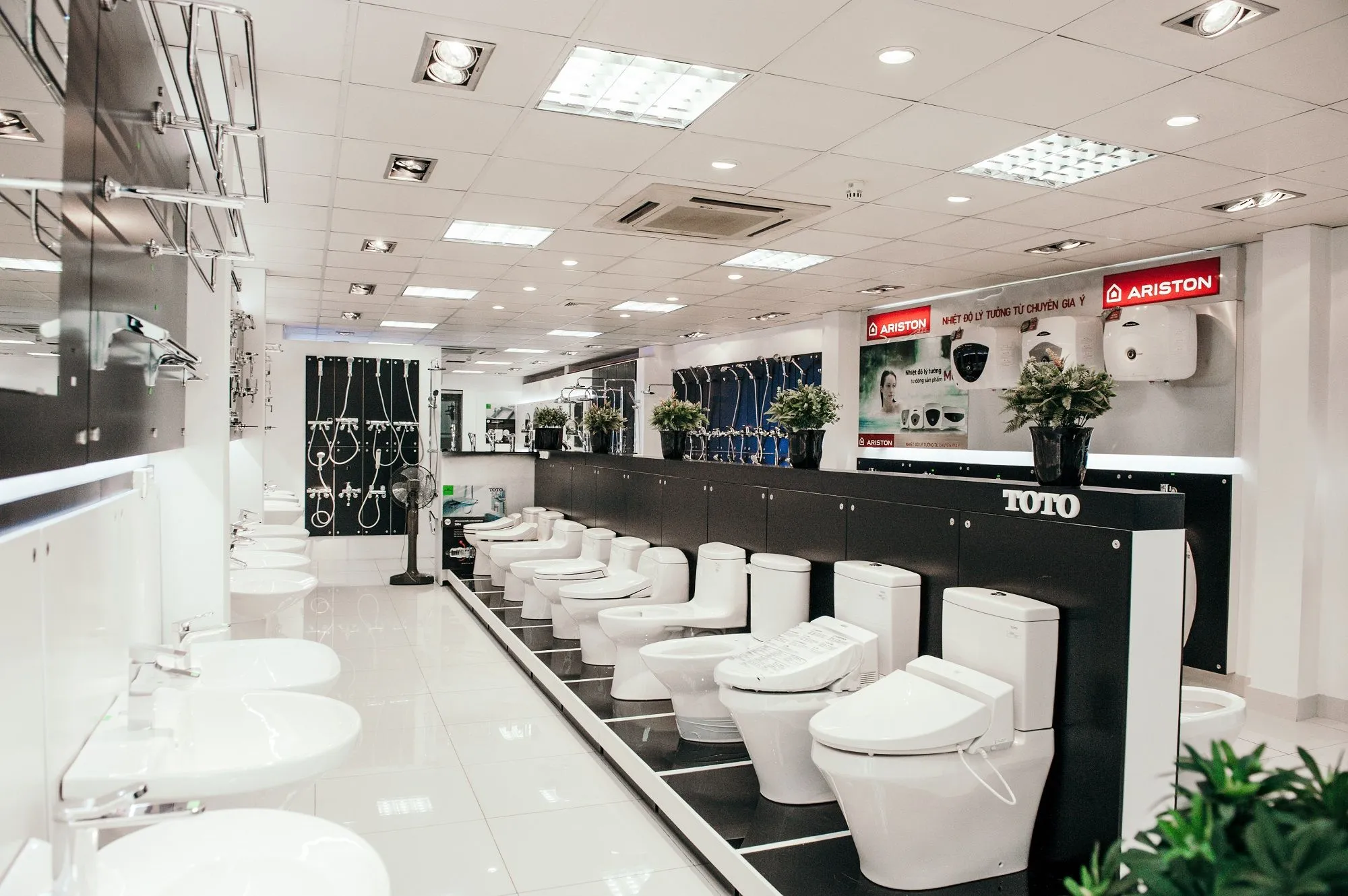 Một số mẫu thiết kế showroom thiết bị vệ sinh diện tích nhỏ từ 30m2 đến 60m2 1