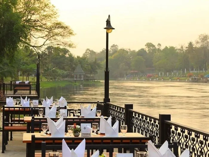 Thiết kế nhà hàng nổi trên sông có không gian ngoài trời rộng mở, view sông đẹp mê hồn