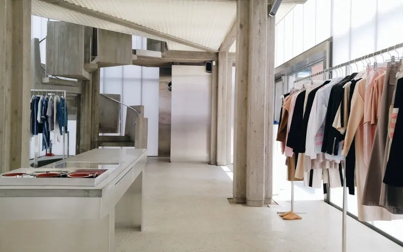 Ánh sáng là yếu tố then chốt trong thiết kế shop quần áo Hàn Quốc