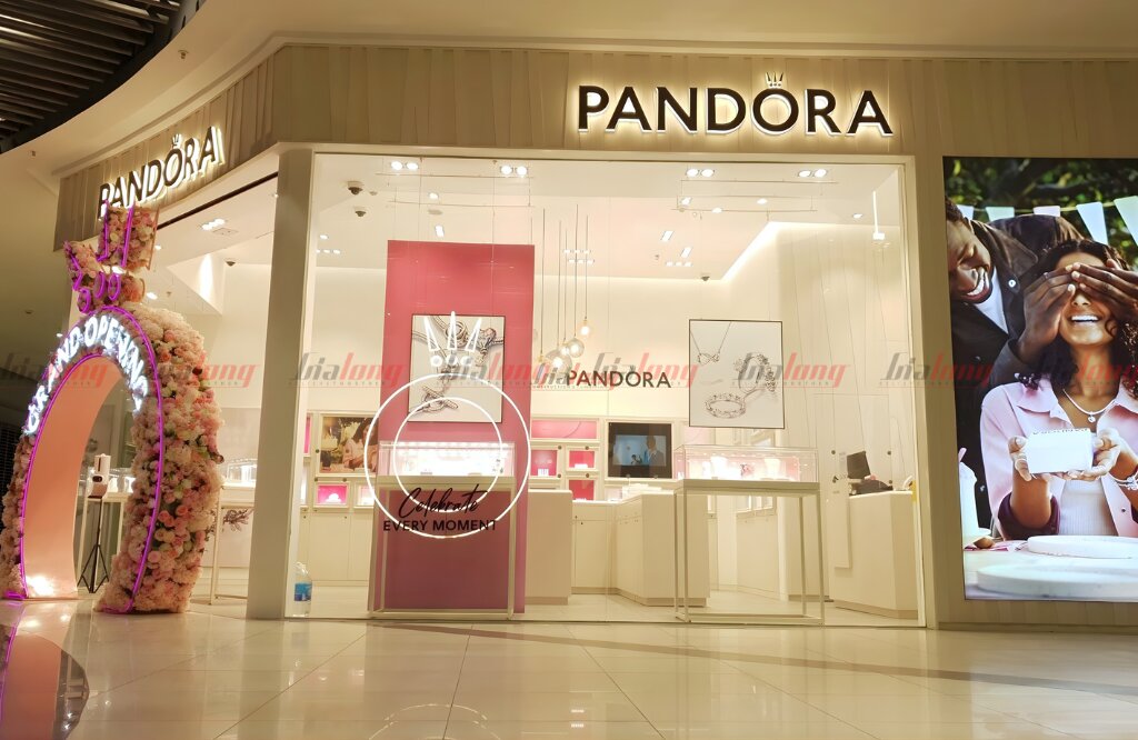 Cửa hàng trang sức PANDORA được Gia Long thiết kế thi công showrom Hà Nội Cửa hàng trang sức PANDORA được Gia Long thiết kế thi công showrom Hà Nội