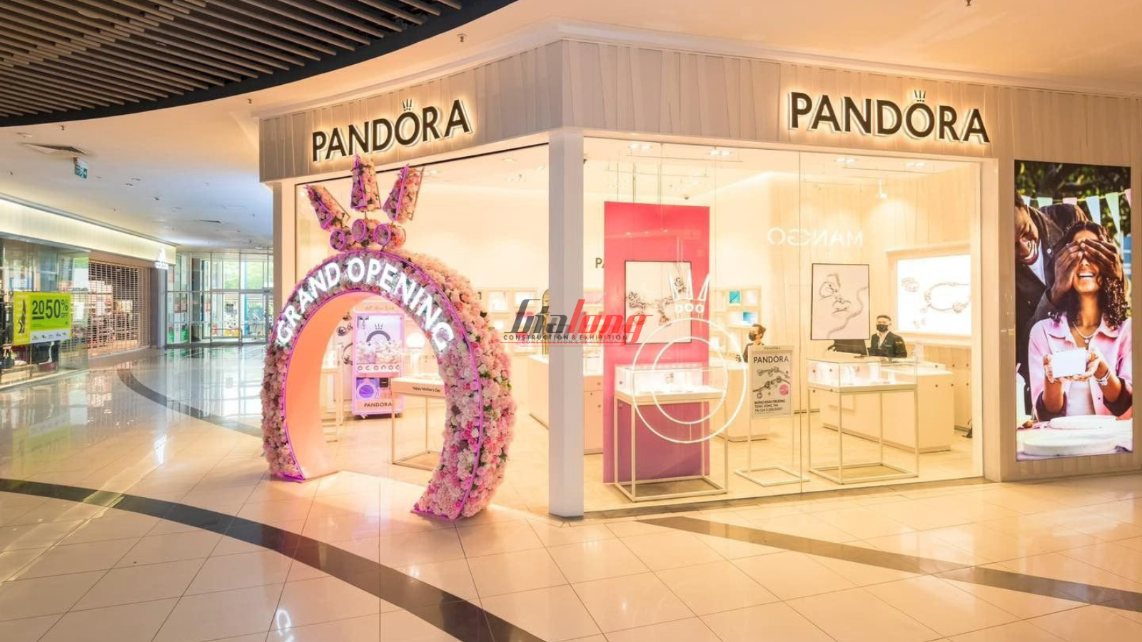 Pandora - Showroom được thi công hoàn thiện bởi Gia Long - Pandora - Showroom completed by Gia Long