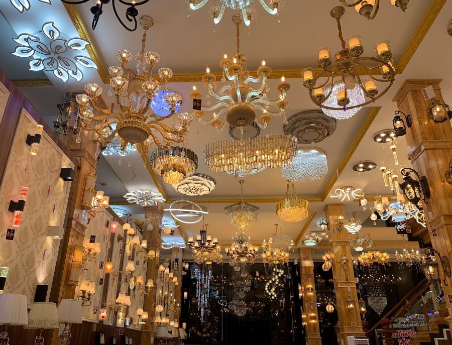 thiết kế showroom đèn trang trí